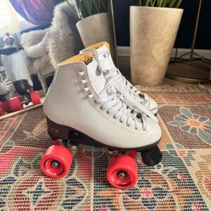 New Riedell  Roller Skates with Pink Wheels